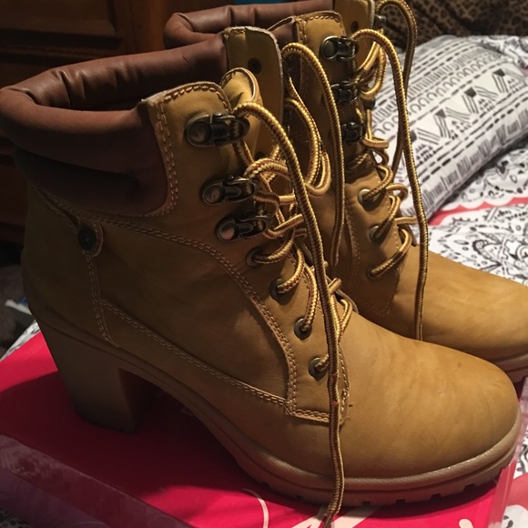 Shoes - Rouge camel boots